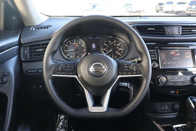 Nissan Rogue Vehicle Full-screen Gallery Image 20