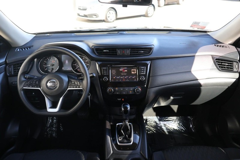 Nissan Rogue Vehicle Full-screen Gallery Image 22