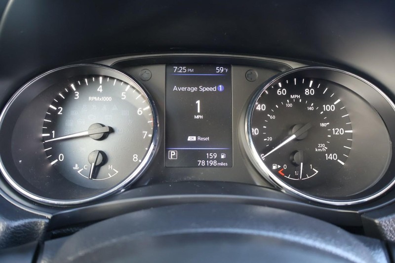 Nissan Rogue Vehicle Full-screen Gallery Image 27