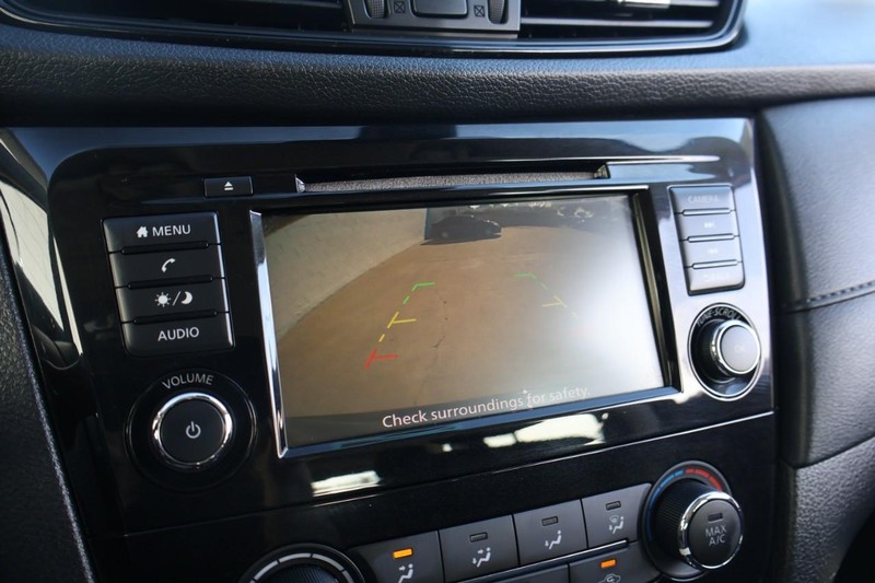 Nissan Rogue Vehicle Full-screen Gallery Image 29