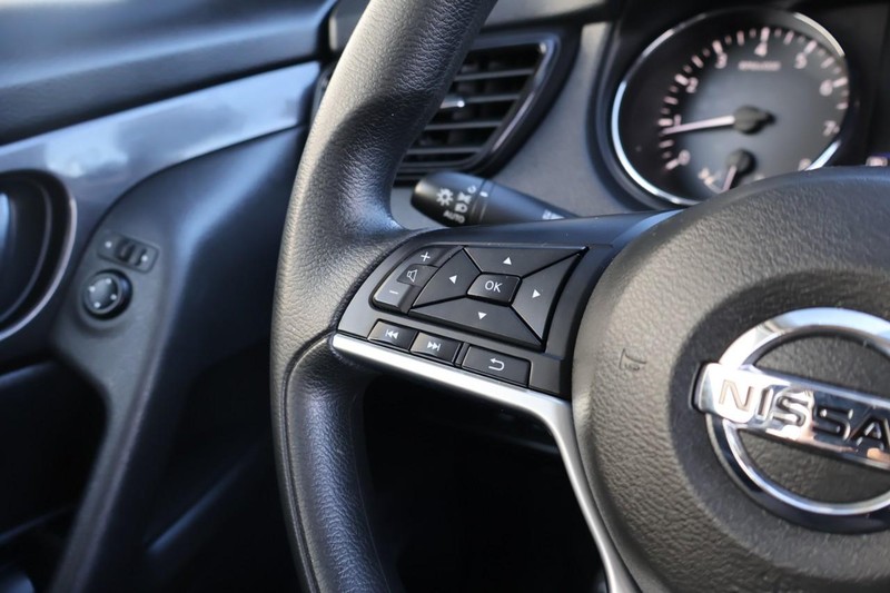 Nissan Rogue Vehicle Full-screen Gallery Image 33