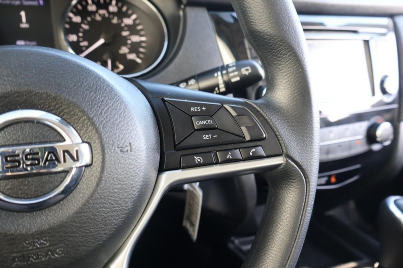 Nissan Rogue Vehicle Full-screen Gallery Image 34