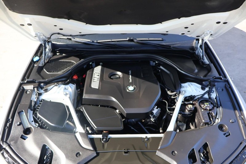 BMW 530i Vehicle Full-screen Gallery Image 13