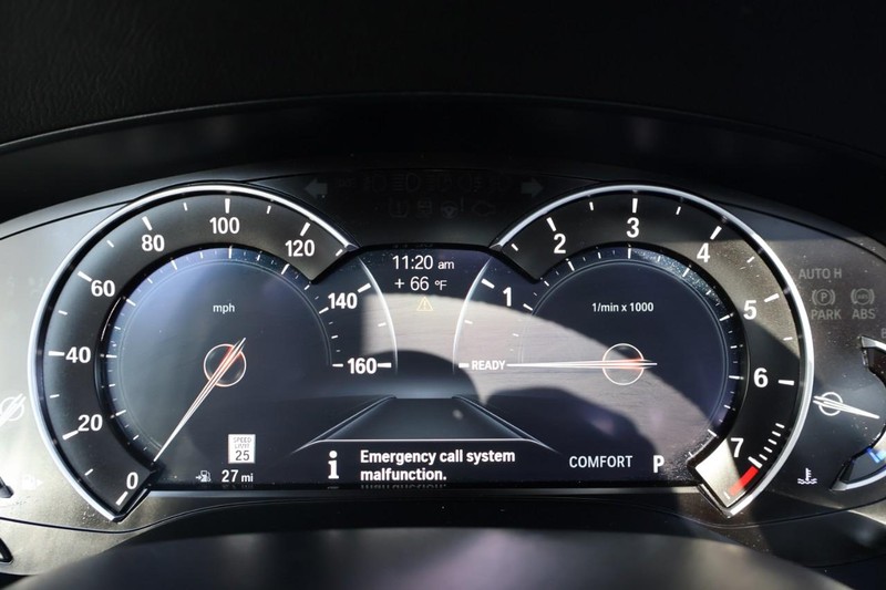 BMW 530i Vehicle Full-screen Gallery Image 27