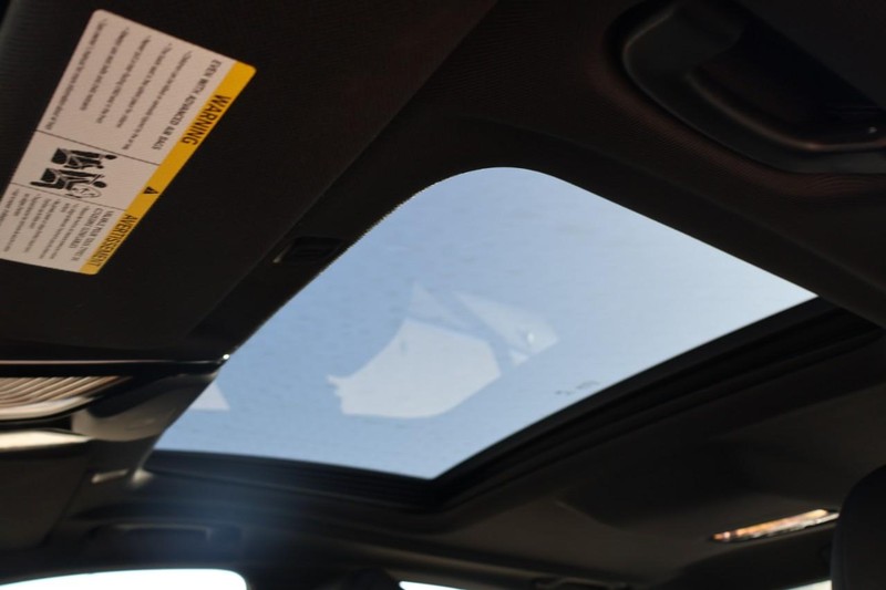 BMW 530i Vehicle Full-screen Gallery Image 40