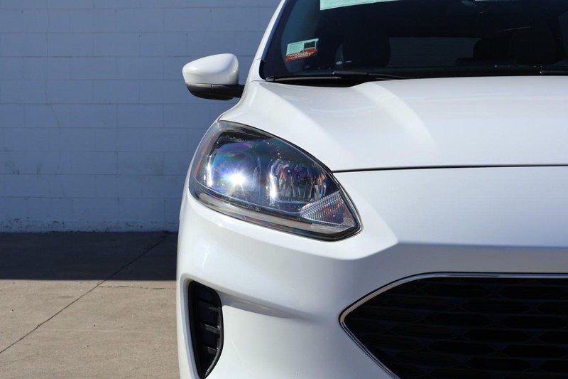 Ford Escape Vehicle Full-screen Gallery Image 03