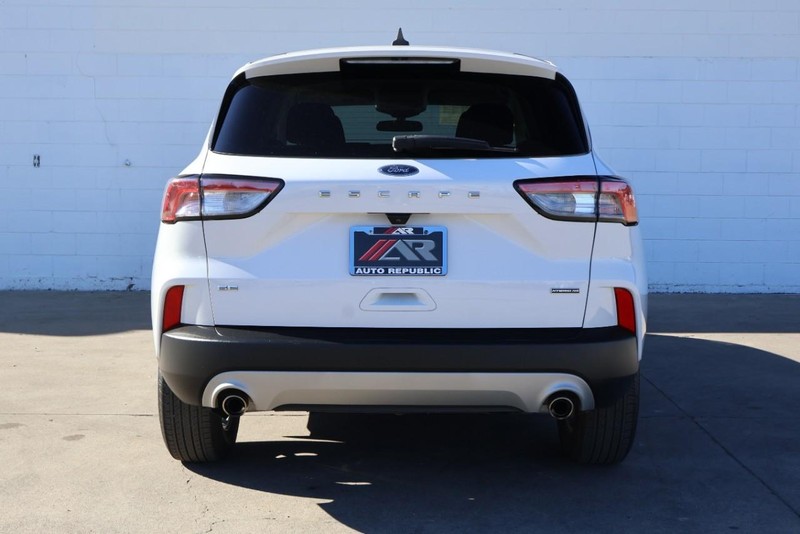 Ford Escape Vehicle Full-screen Gallery Image 06