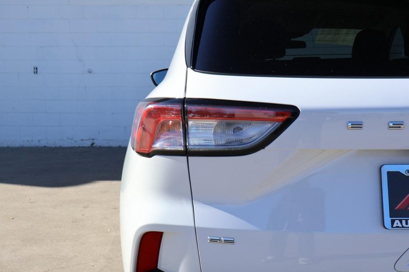 Ford Escape Vehicle Full-screen Gallery Image 07