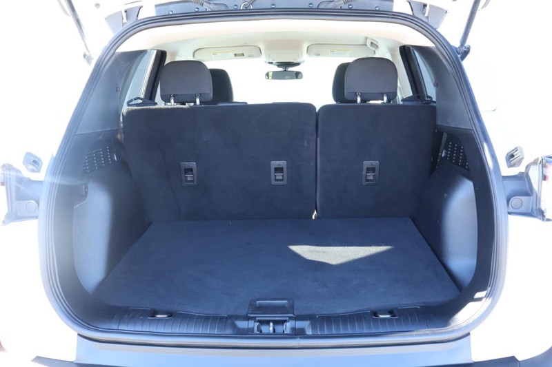 Ford Escape Vehicle Full-screen Gallery Image 09