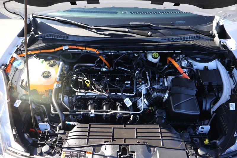 Ford Escape Vehicle Full-screen Gallery Image 14