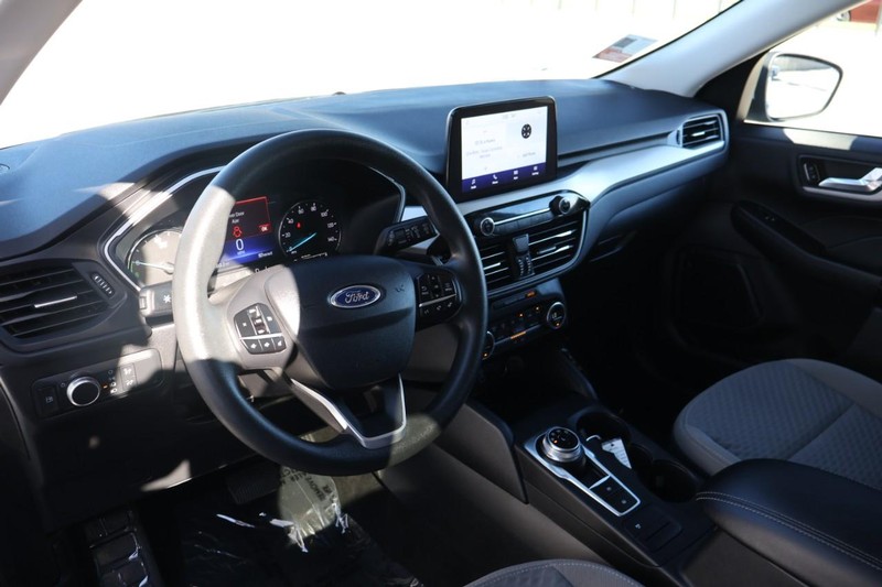 Ford Escape Vehicle Full-screen Gallery Image 17