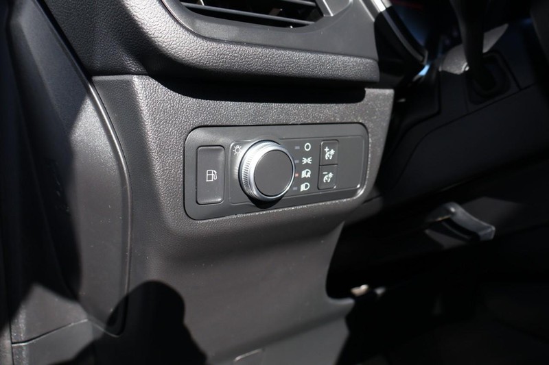 Ford Escape Vehicle Full-screen Gallery Image 18