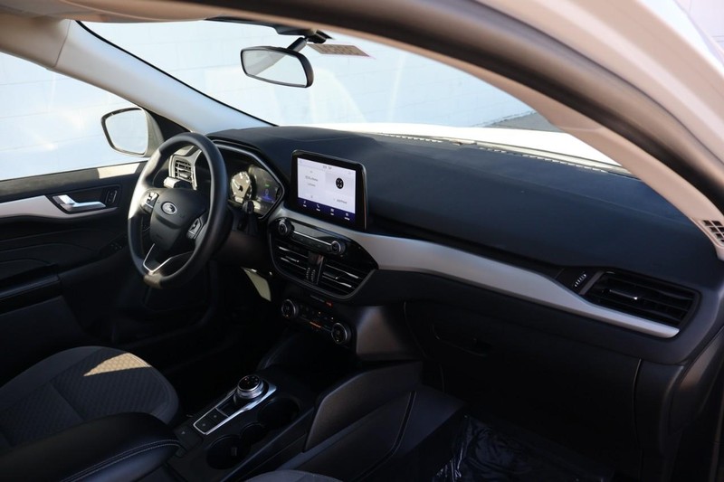 Ford Escape Vehicle Full-screen Gallery Image 21