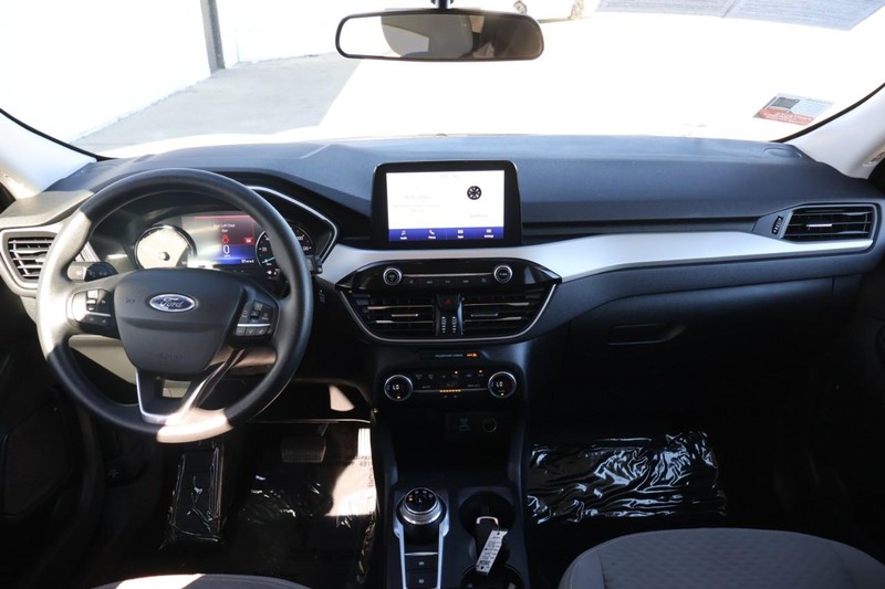 Ford Escape Vehicle Full-screen Gallery Image 25