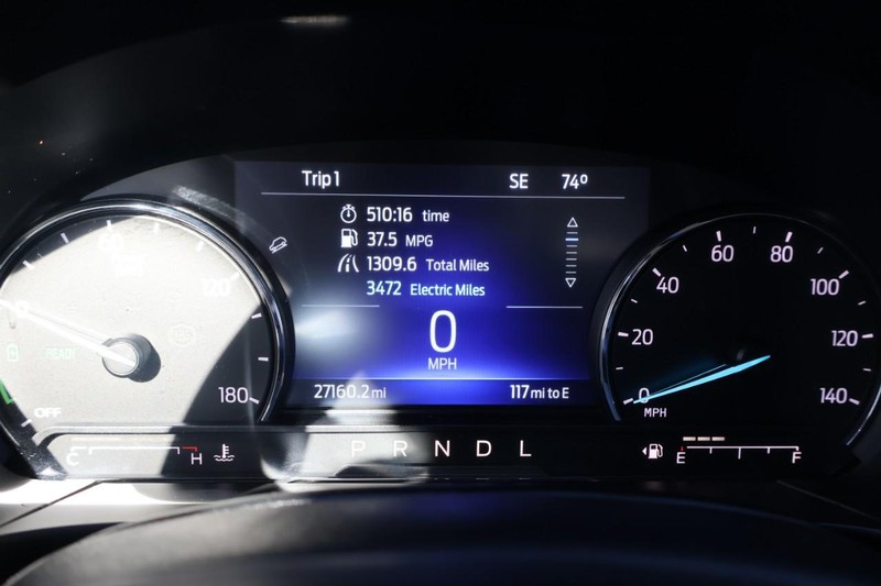 Ford Escape Vehicle Full-screen Gallery Image 26