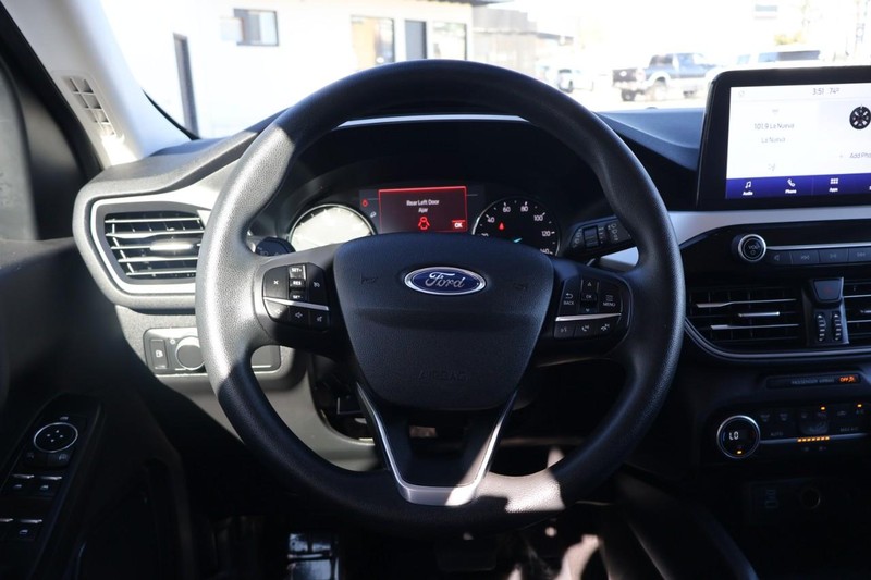 Ford Escape Vehicle Full-screen Gallery Image 27