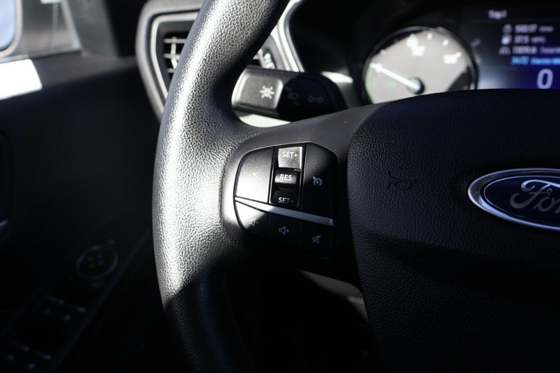 Ford Escape Vehicle Full-screen Gallery Image 28