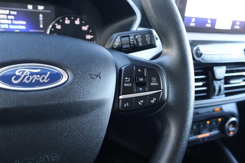 Ford Escape Vehicle Full-screen Gallery Image 29