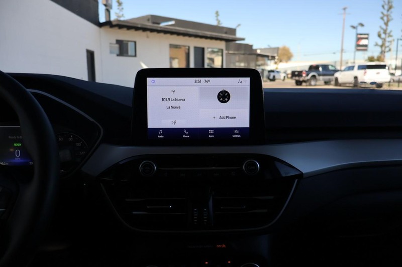 Ford Escape Vehicle Full-screen Gallery Image 31