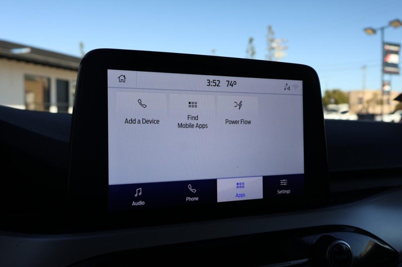 Ford Escape Vehicle Full-screen Gallery Image 32