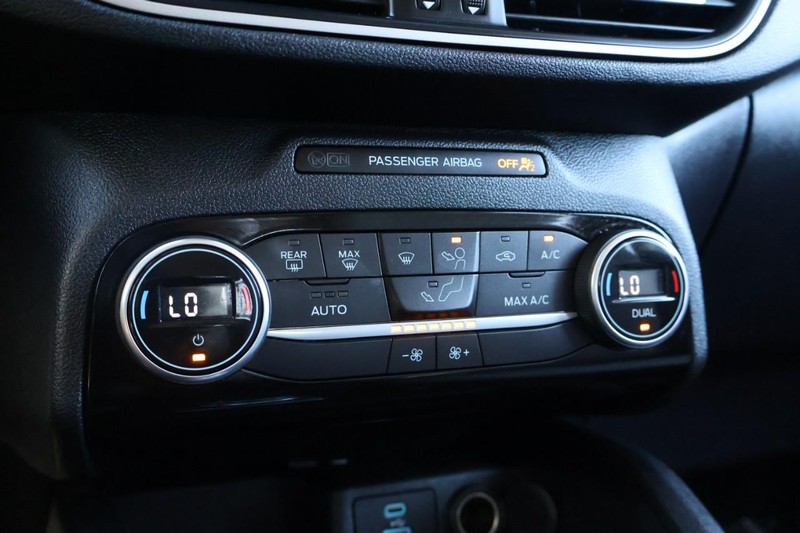 Ford Escape Vehicle Full-screen Gallery Image 35