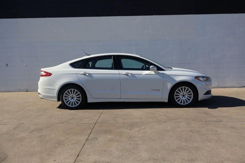 Ford Fusion Vehicle Full-screen Gallery Image 04