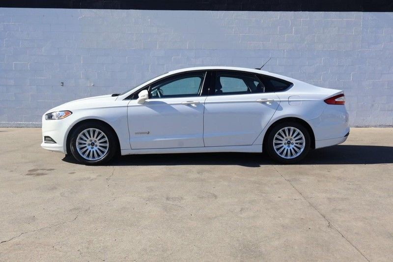 Ford Fusion Vehicle Full-screen Gallery Image 11