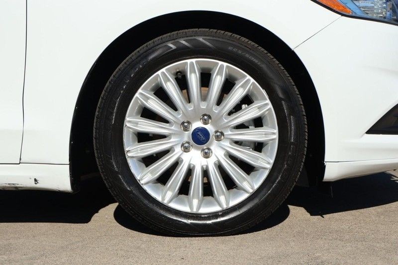 Ford Fusion Vehicle Full-screen Gallery Image 13