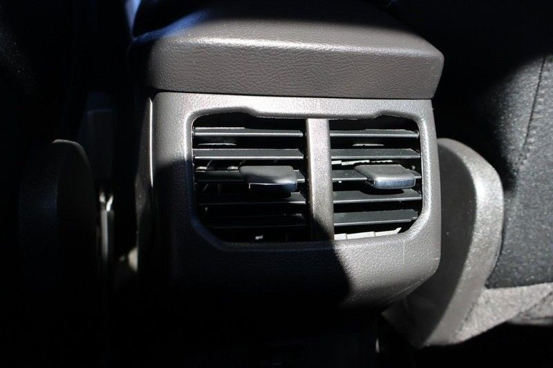 Ford Fusion Vehicle Full-screen Gallery Image 24