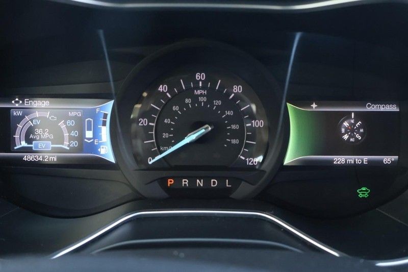 Ford Fusion Vehicle Full-screen Gallery Image 26