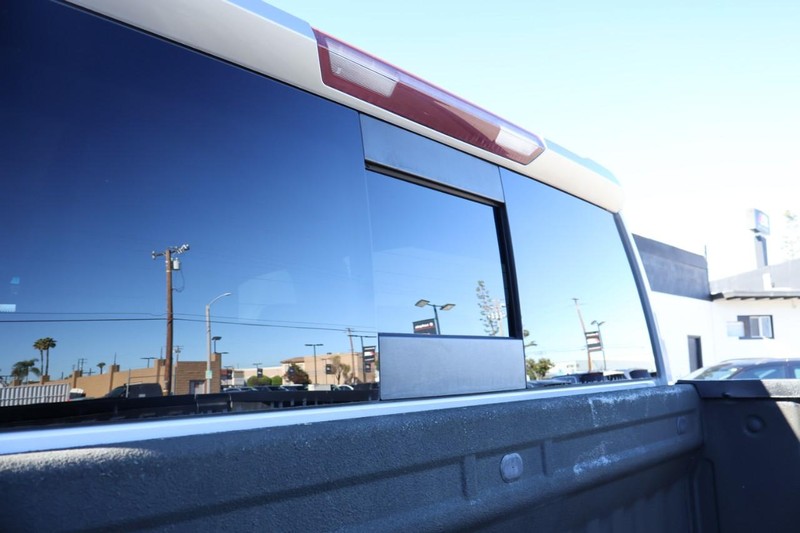 GMC Sierra 1500 Vehicle Full-screen Gallery Image 11