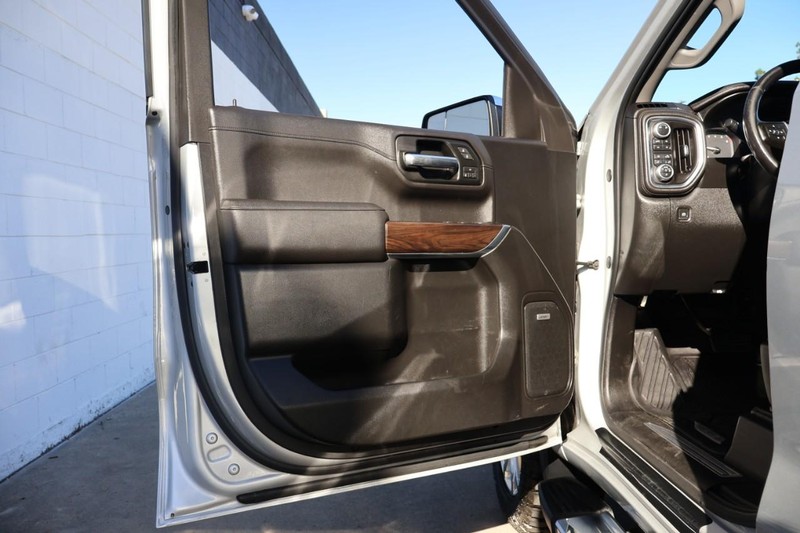 GMC Sierra 1500 Vehicle Full-screen Gallery Image 17