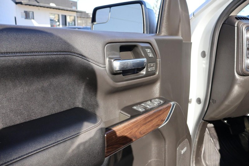GMC Sierra 1500 Vehicle Full-screen Gallery Image 18
