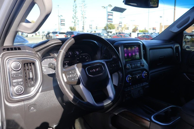 GMC Sierra 1500 Vehicle Full-screen Gallery Image 19