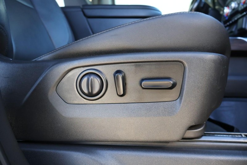 GMC Sierra 1500 Vehicle Full-screen Gallery Image 24