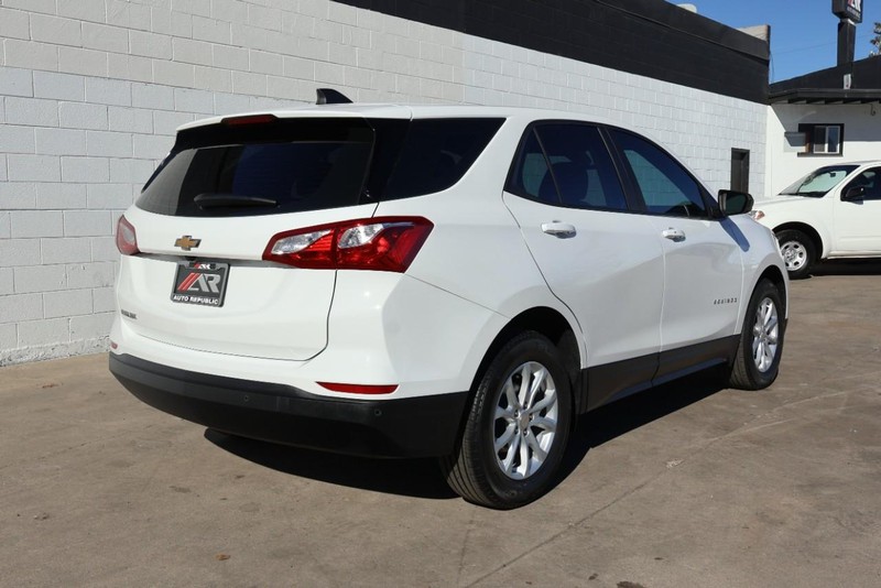 Chevrolet Equinox Vehicle Full-screen Gallery Image 05