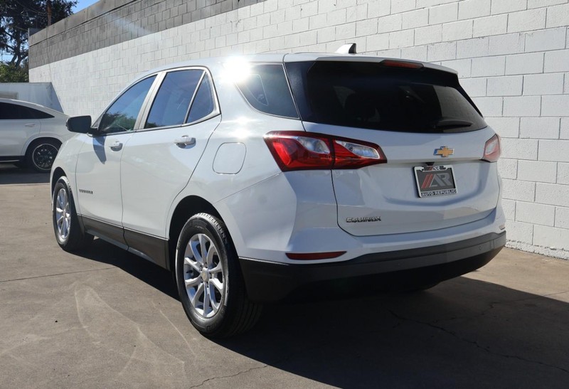 Chevrolet Equinox Vehicle Full-screen Gallery Image 12