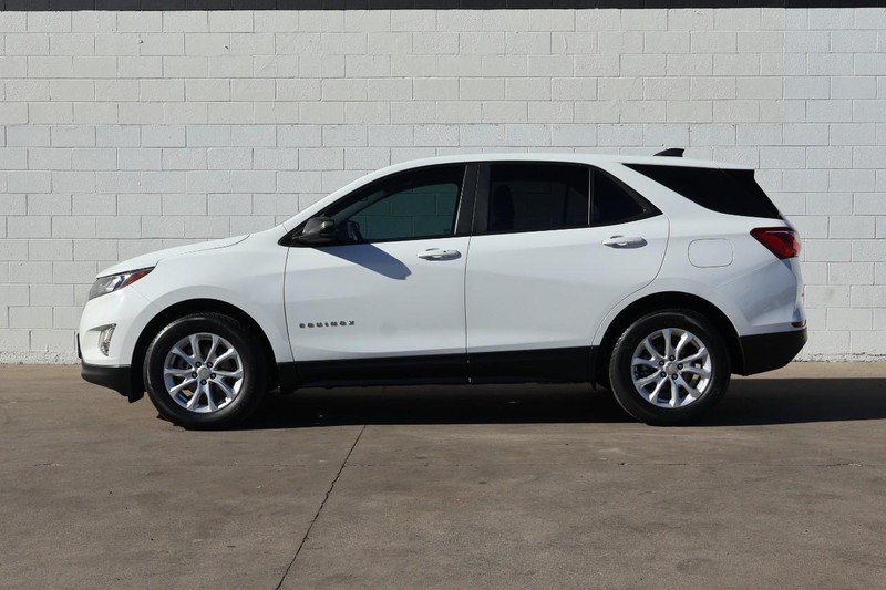 Chevrolet Equinox Vehicle Full-screen Gallery Image 13