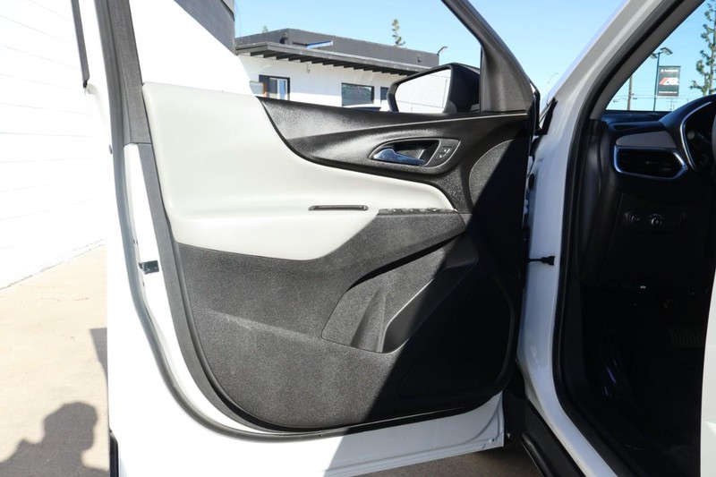 Chevrolet Equinox Vehicle Full-screen Gallery Image 15