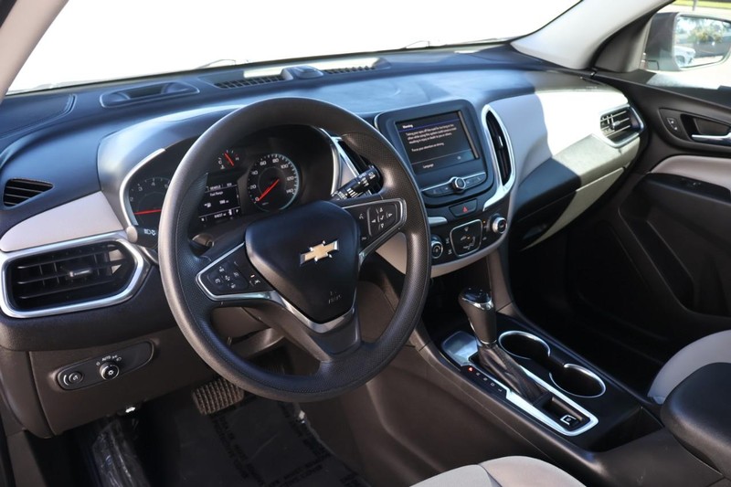 Chevrolet Equinox Vehicle Full-screen Gallery Image 17