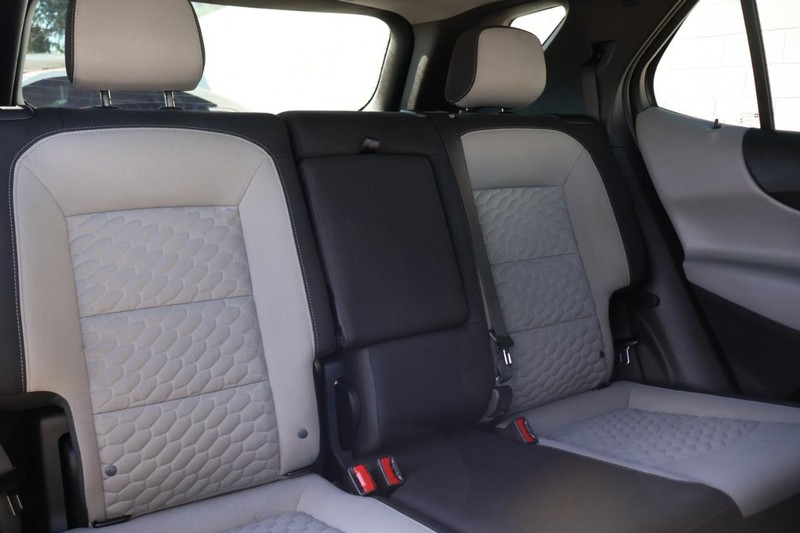 Chevrolet Equinox Vehicle Full-screen Gallery Image 22