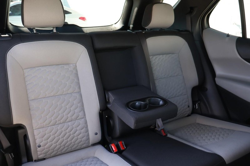 Chevrolet Equinox Vehicle Full-screen Gallery Image 23