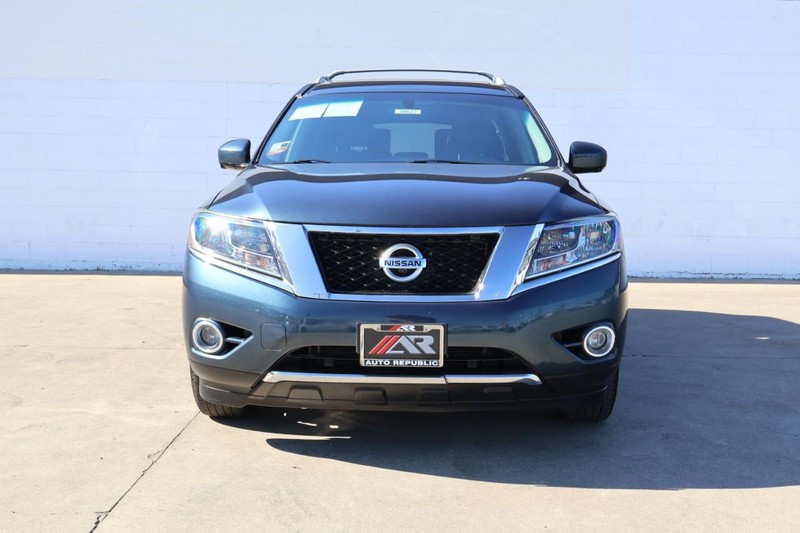 Nissan Pathfinder Vehicle Full-screen Gallery Image 02