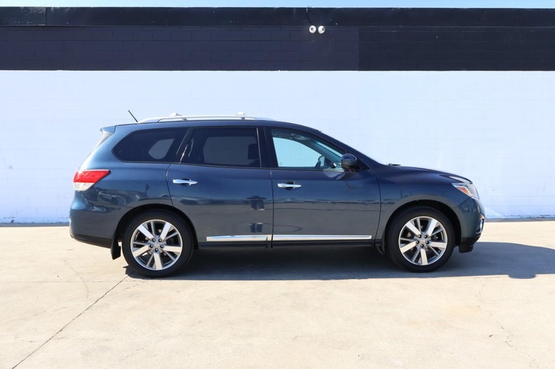 Nissan Pathfinder Vehicle Full-screen Gallery Image 04