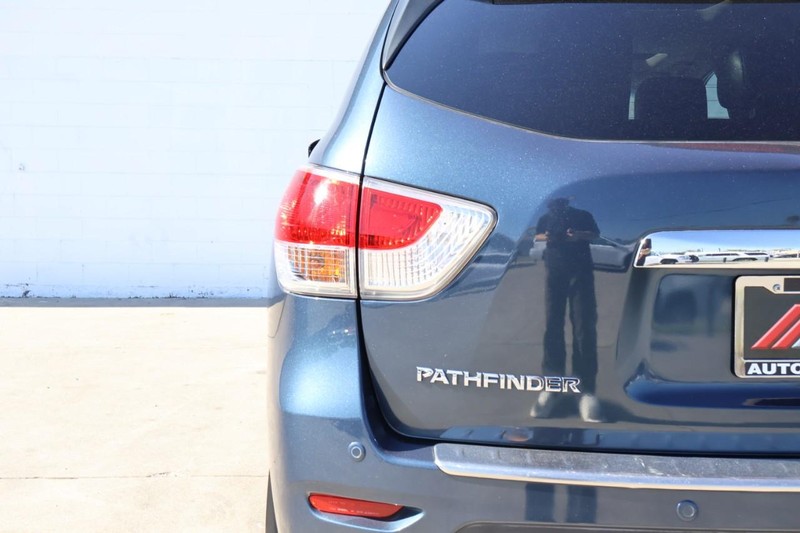 Nissan Pathfinder Vehicle Full-screen Gallery Image 07