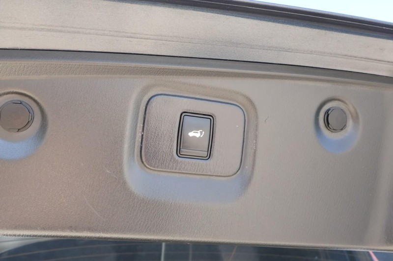 Nissan Pathfinder Vehicle Full-screen Gallery Image 10