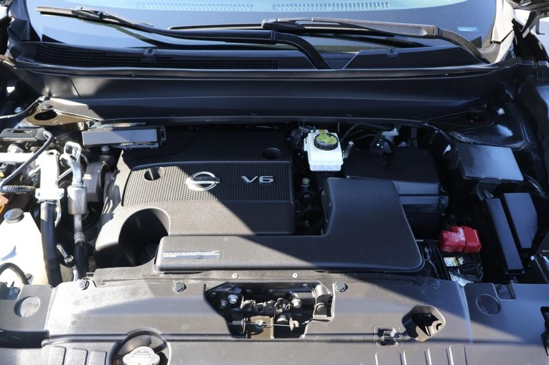 Nissan Pathfinder Vehicle Full-screen Gallery Image 14