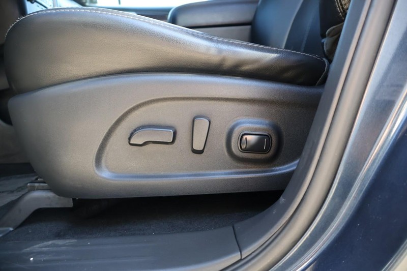 Nissan Pathfinder Vehicle Full-screen Gallery Image 21