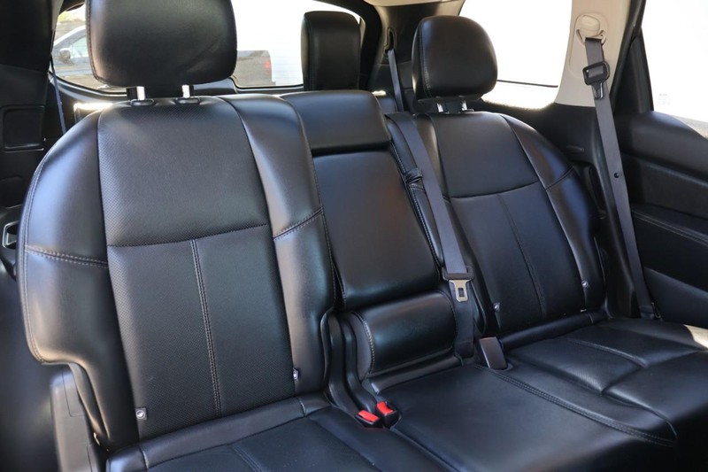 Nissan Pathfinder Vehicle Full-screen Gallery Image 23