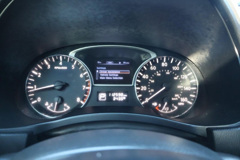 Nissan Pathfinder Vehicle Full-screen Gallery Image 28